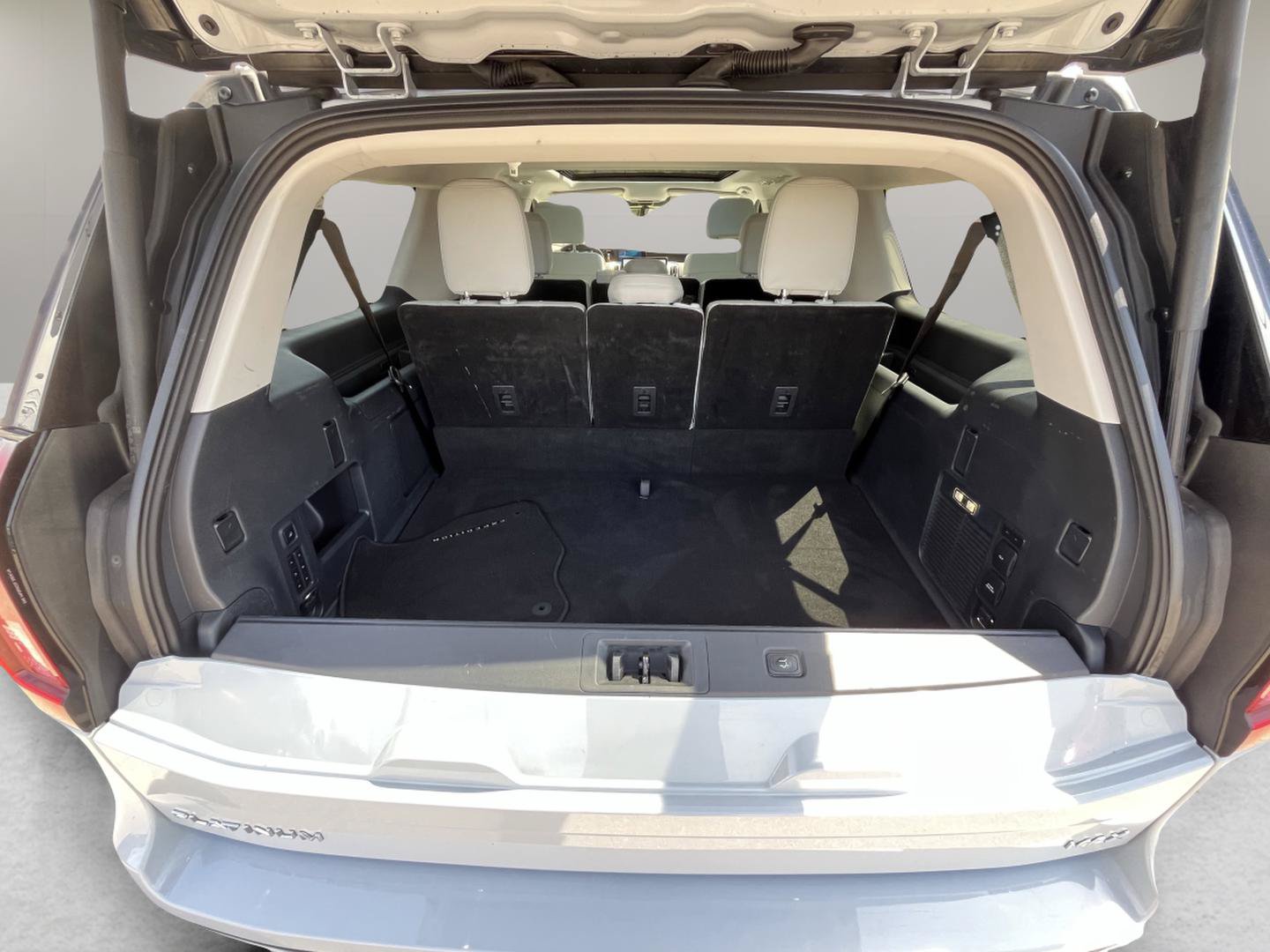 Used 2025 Ford Expedition Max Platinum AWD/4WD image 32