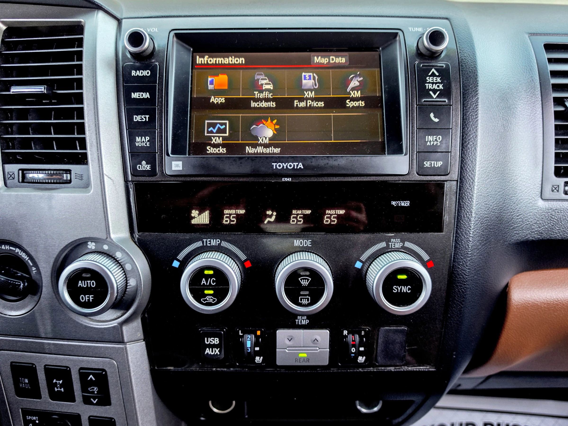 Used 2013 Toyota Sequoia Platinum image 11