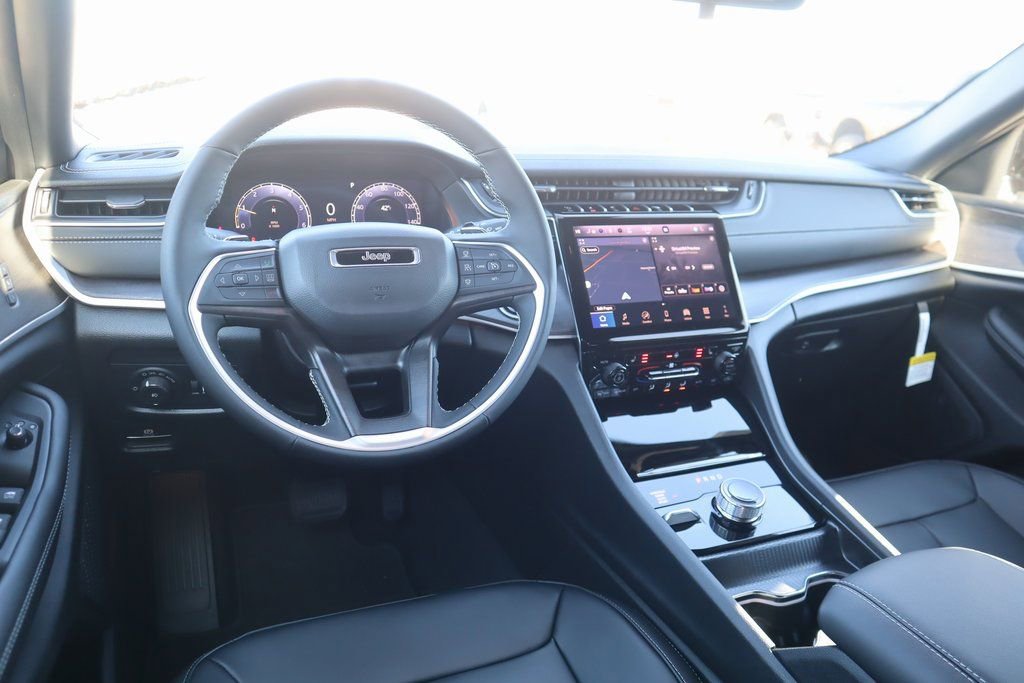 New 2025 Jeep Grand Cherokee Limited image 2