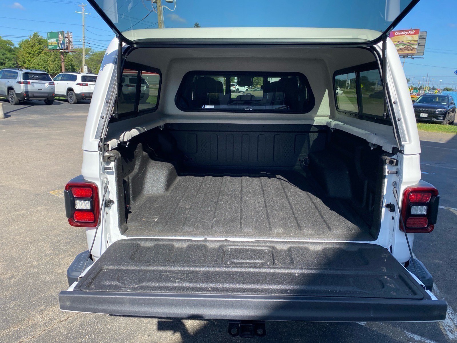Used 2025 Jeep Gladiator Sport AWD/4WD image 24