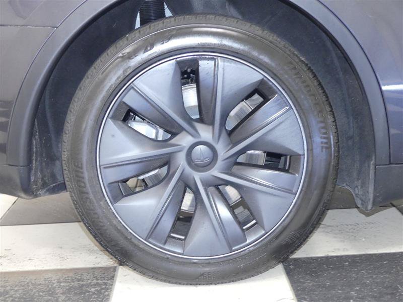 Used 2024 Tesla Model Y Long Range RWD image 31