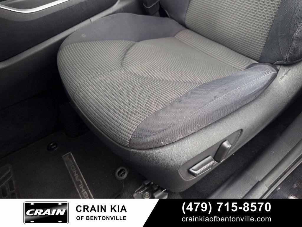 Used 2022 Toyota Highlander LE AWD/4WD image 24