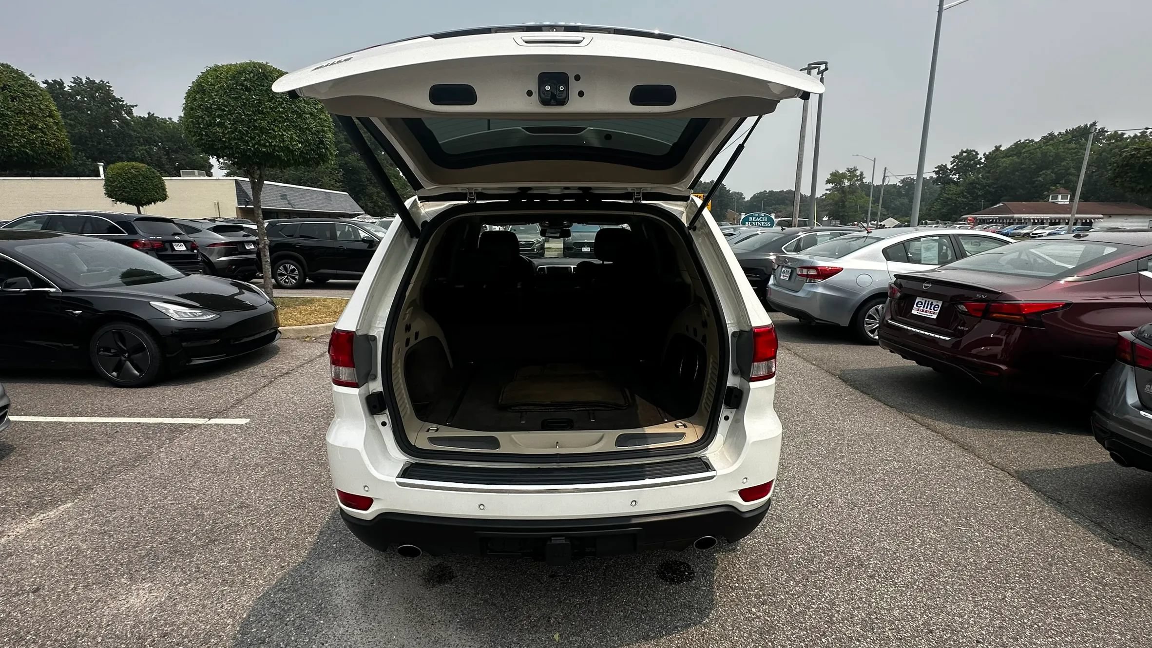 Used 2011 Jeep Grand Cherokee Overland AWD/4WD image 47