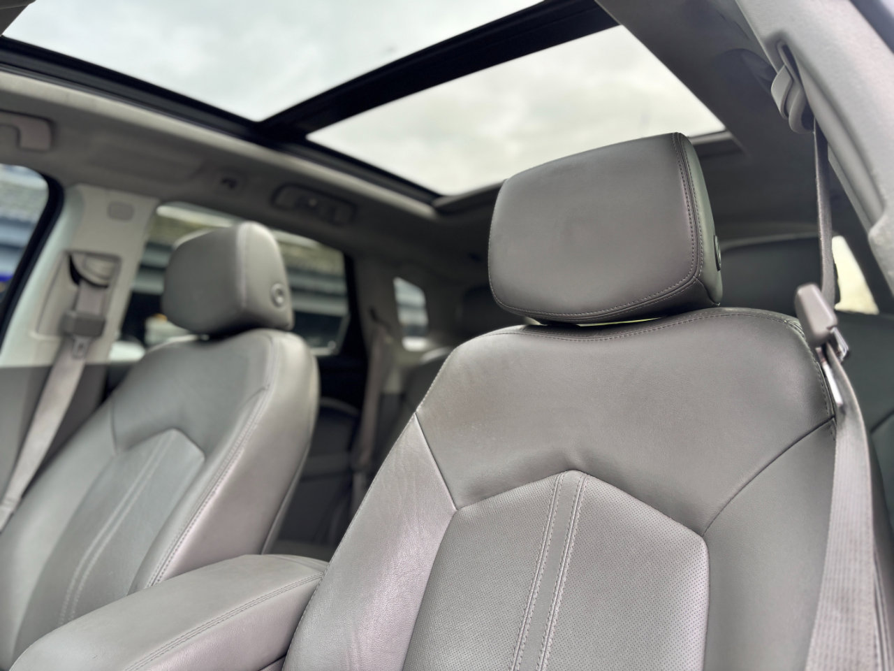 Used 2011 Cadillac SRX Luxury image 12