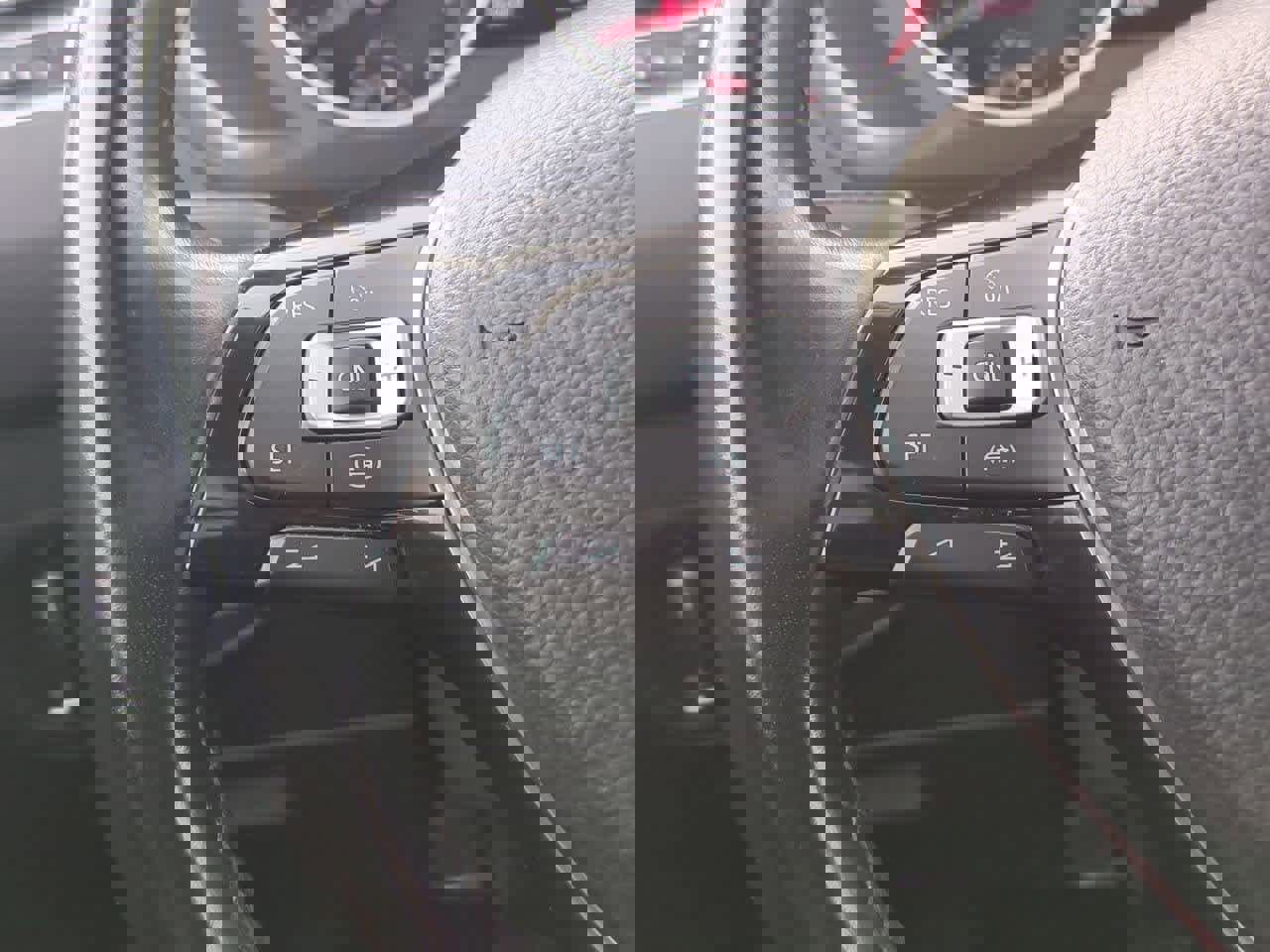 Used 2019 Volkswagen Tiguan SE w/ Panoramic Sunroof Package image 24