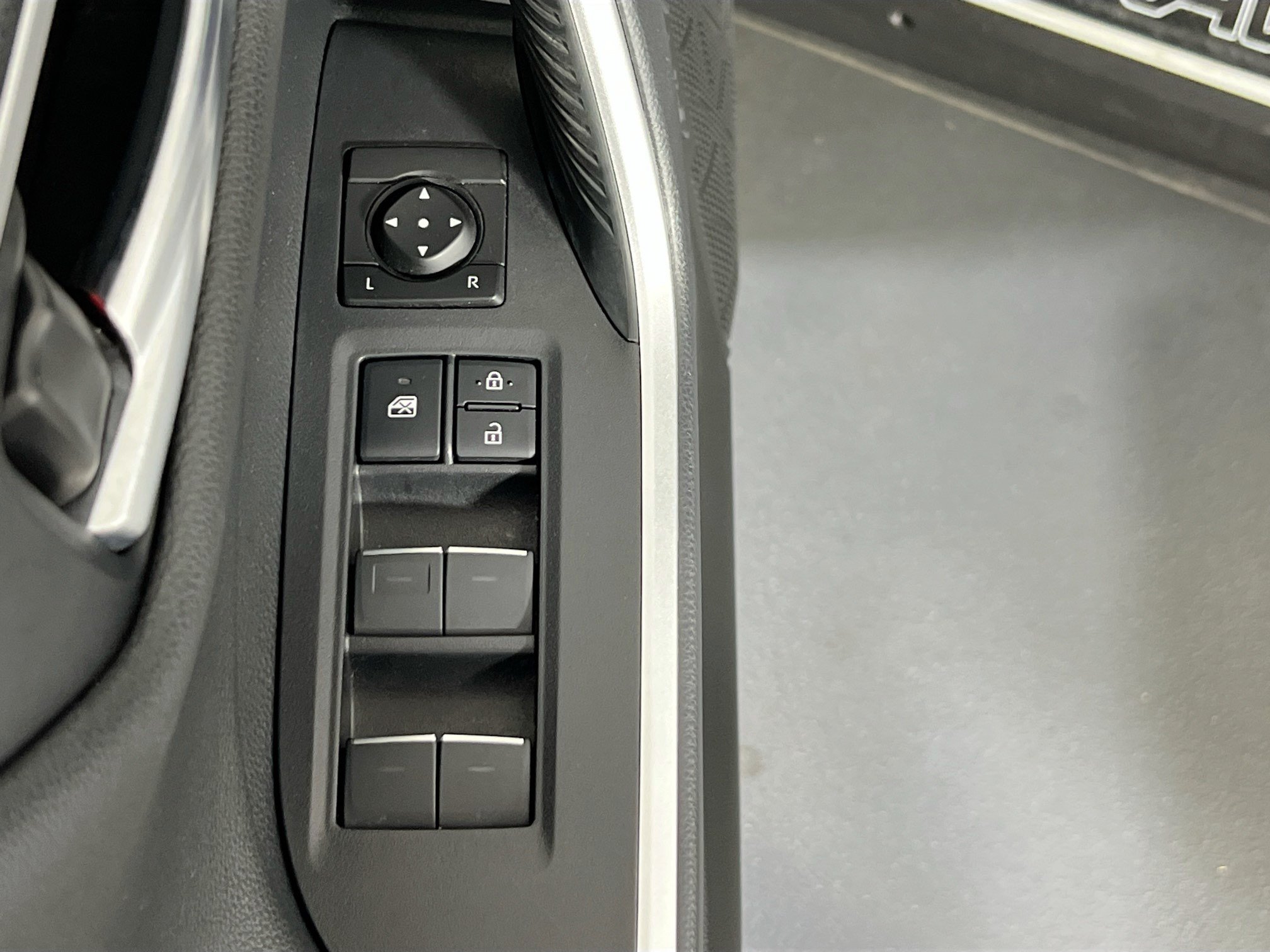 Used 2022 Toyota RAV4 Limited AWD/4WD image 17