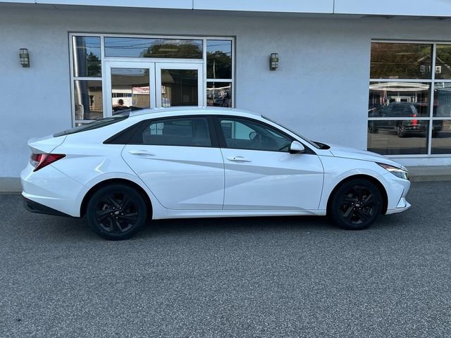 Used 2022 Hyundai Elantra SEL w/ Cargo Package image 2