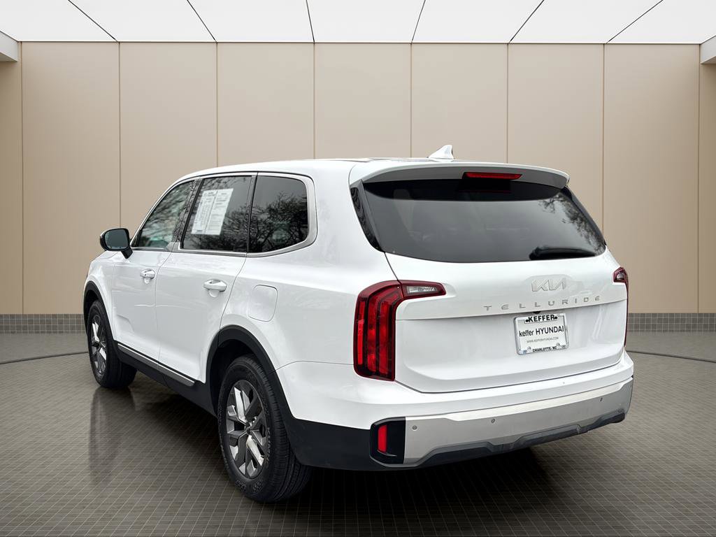 Used 2023 Kia Telluride LX image 3