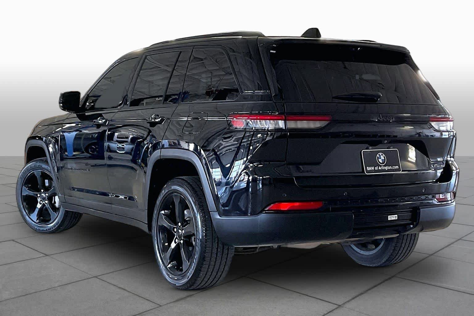 Used 2023 Jeep Grand Cherokee Limited w/ Luxury Tech Group II AWD/4WD image 10