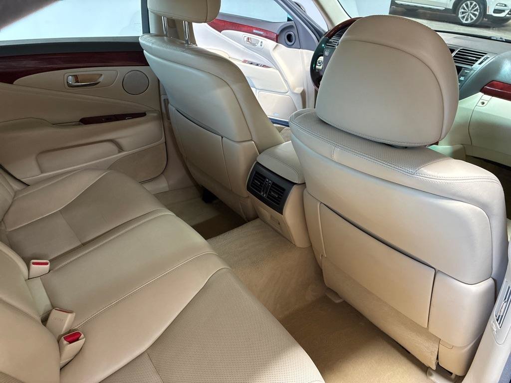 Used 2012 Lexus LS 460 w/ Comfort Pkg RWD image 17