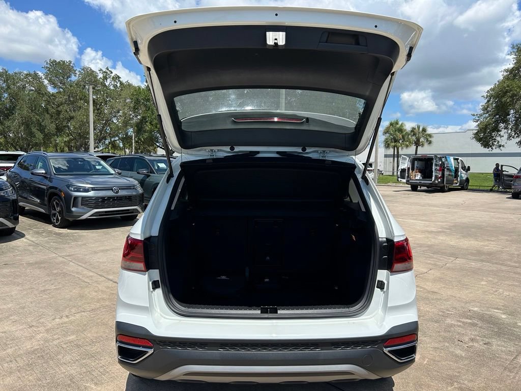 Certified 2023 Volkswagen Taos SE w/ Panoramic Sunroof Package FWD image 42