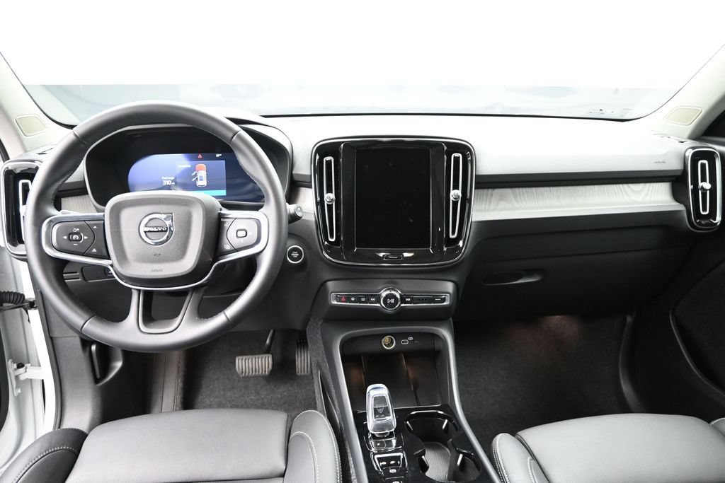 New 2026 Volvo XC40 B5 Ultra w/ Climate Package AWD/4WD image 16
