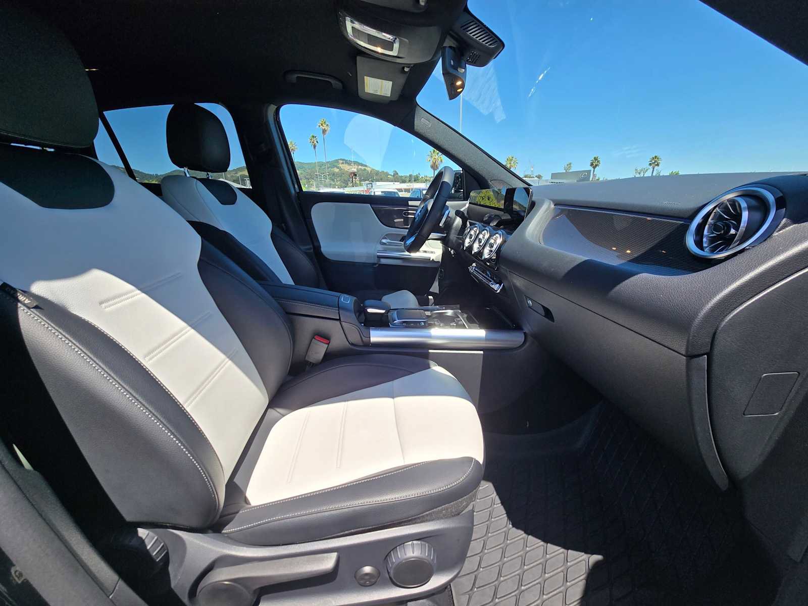 Used 2022 Mercedes-Benz GLA 250 4MATIC image 11