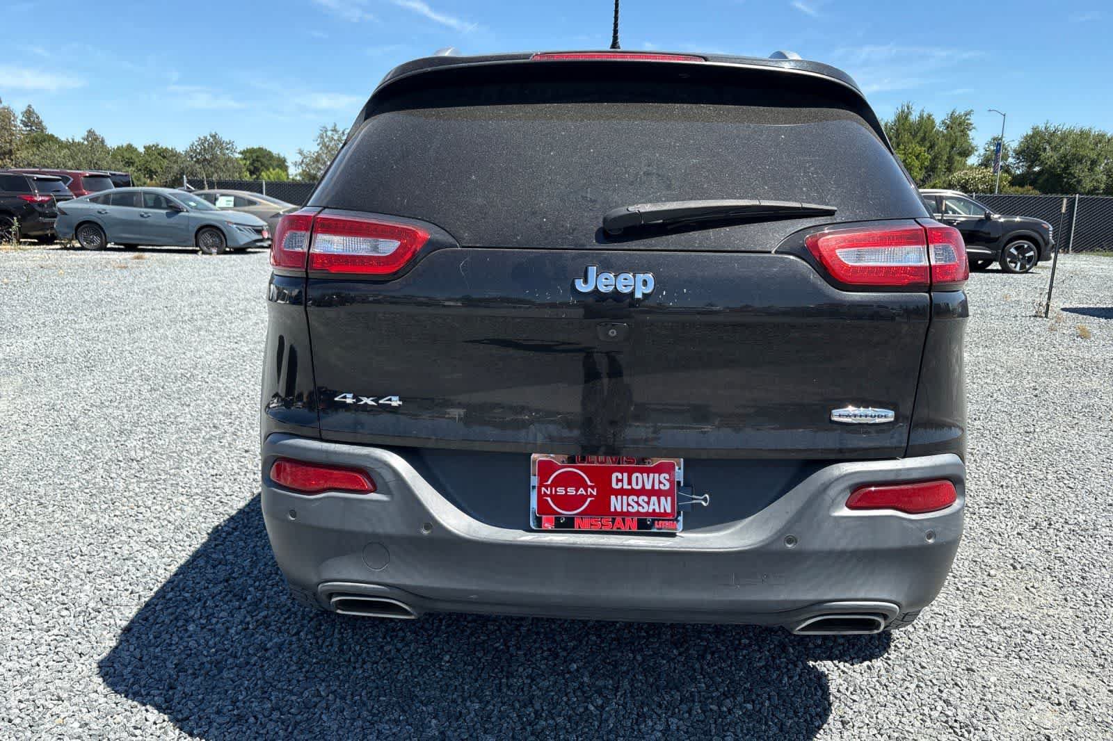 Used 2015 Jeep Cherokee Latitude AWD/4WD image 8