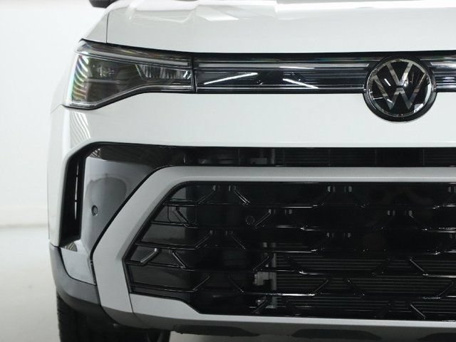 Certified 2025 Volkswagen Taos SEL AWD/4WD image 6