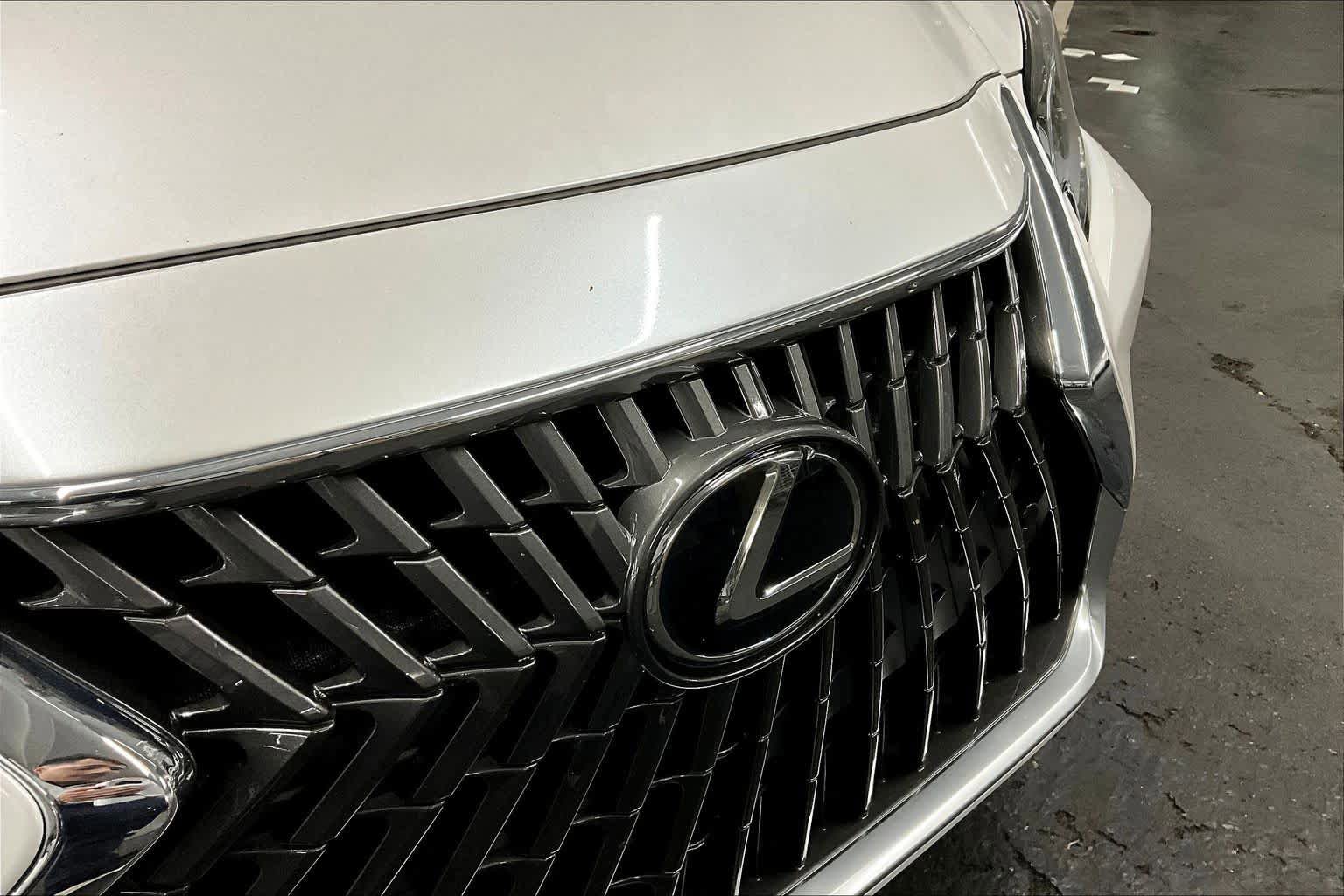 Used 2025 Lexus ES 300h w/ Premium Package image 29