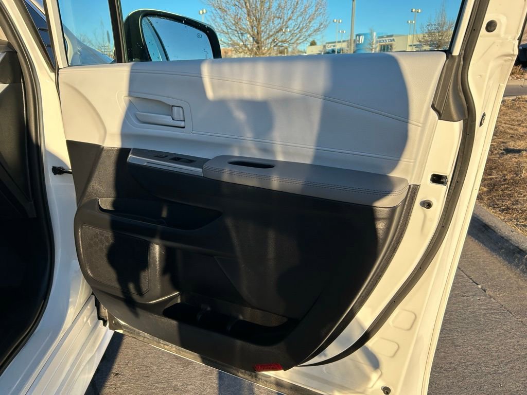 Used 2025 Toyota Sienna LE image 21