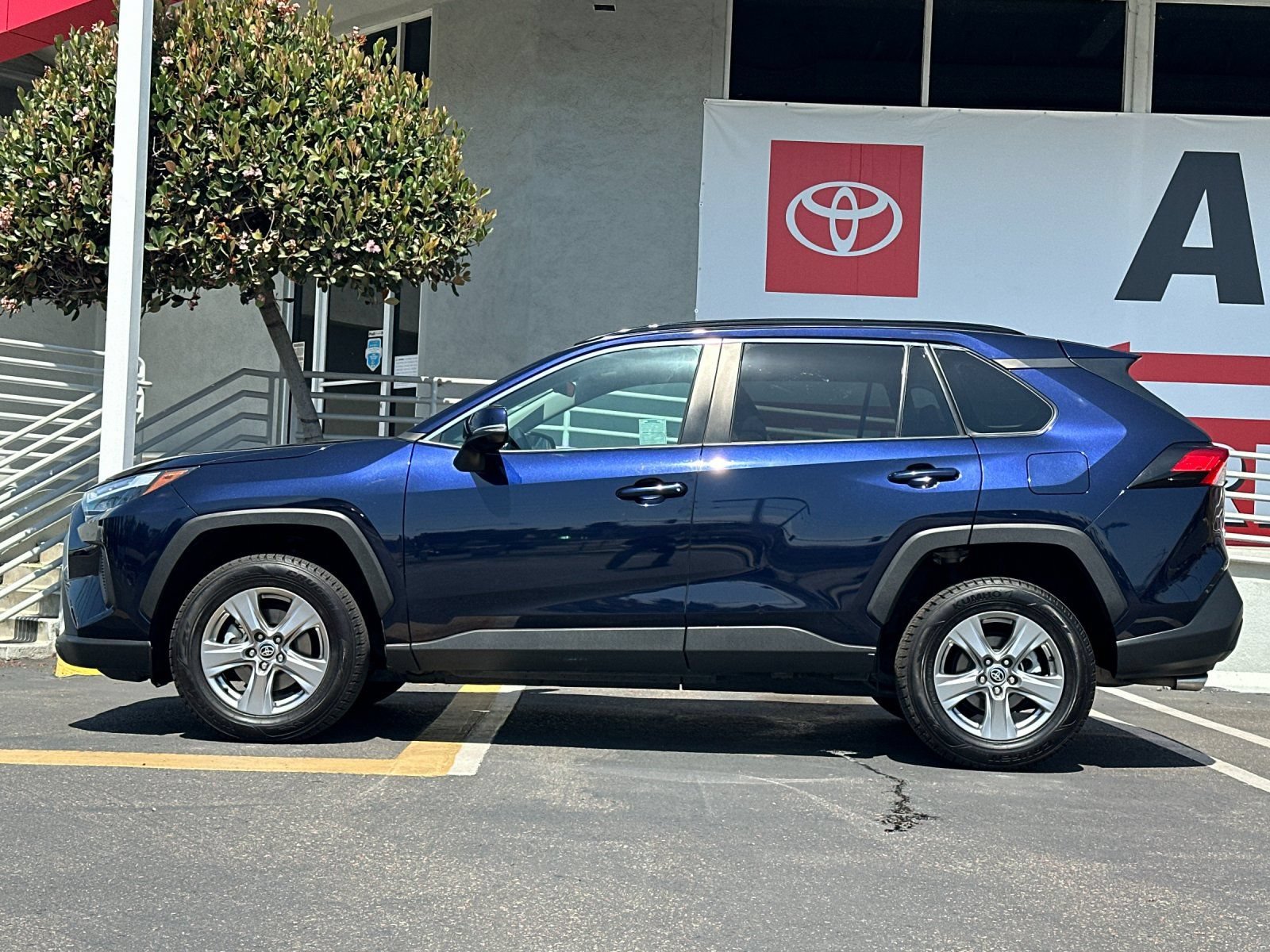 Used 2024 Toyota RAV4 XLE FWD image 2