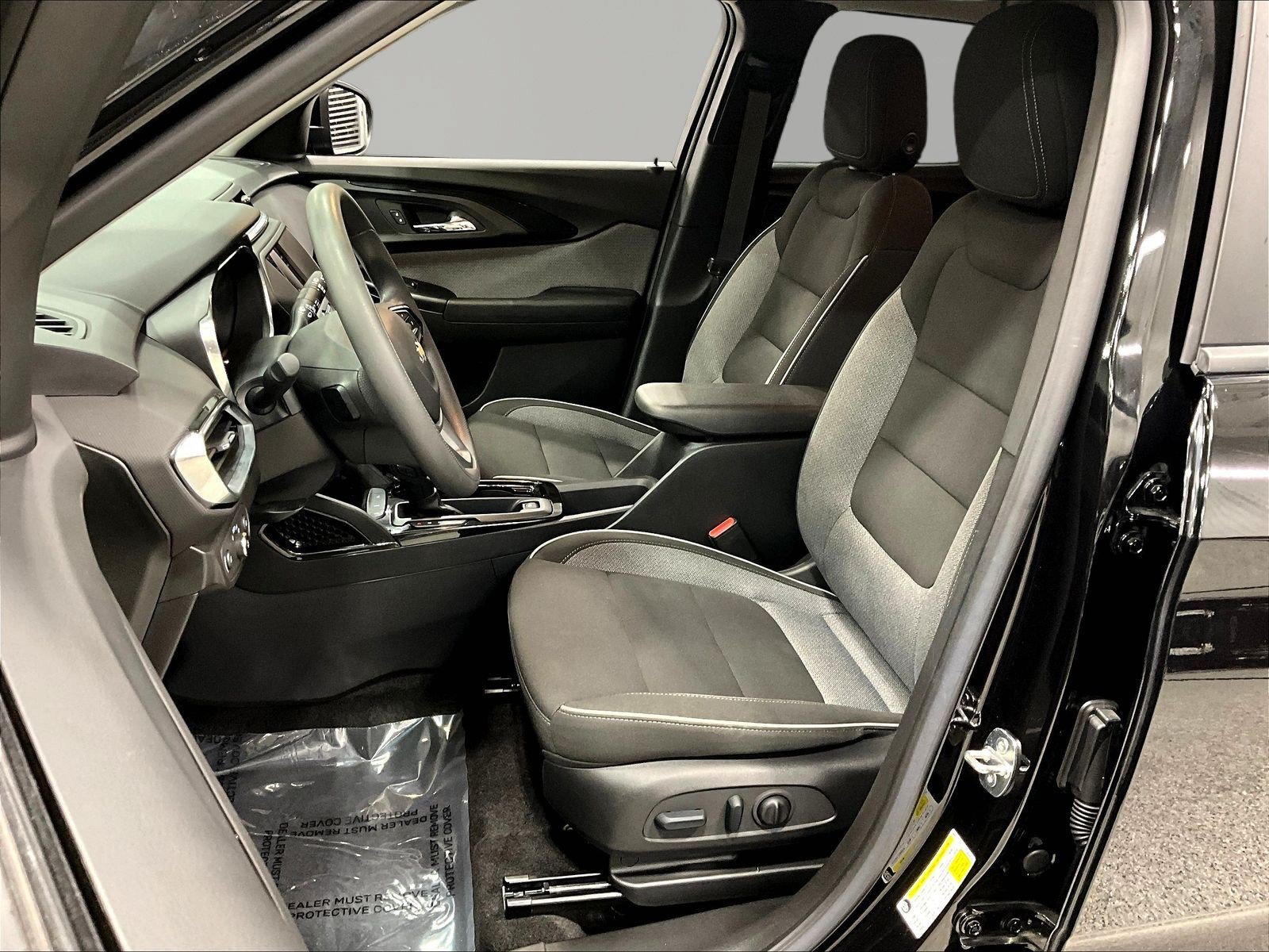 Used 2023 Chevrolet TrailBlazer LT FWD image 21