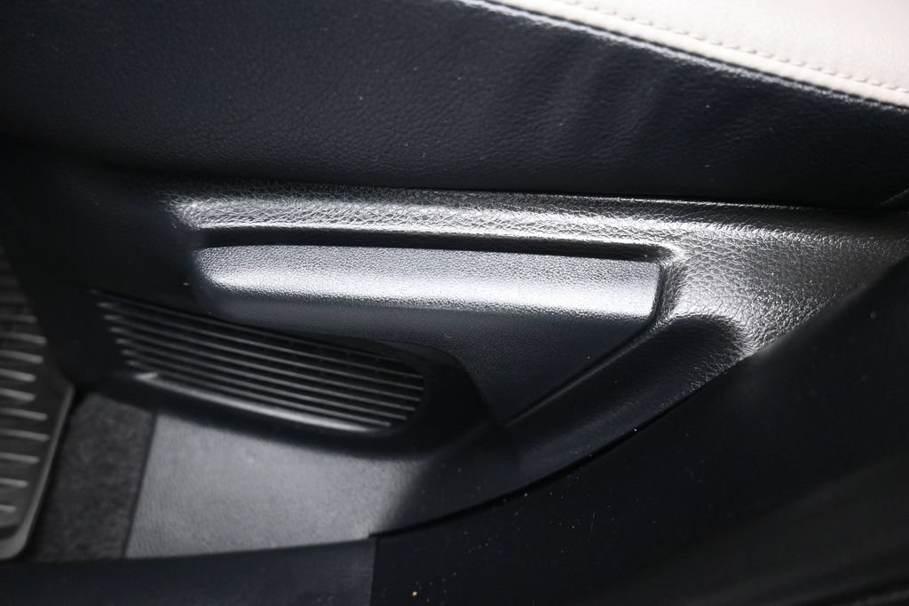 Used 2018 Toyota RAV4 Limited AWD/4WD image 34