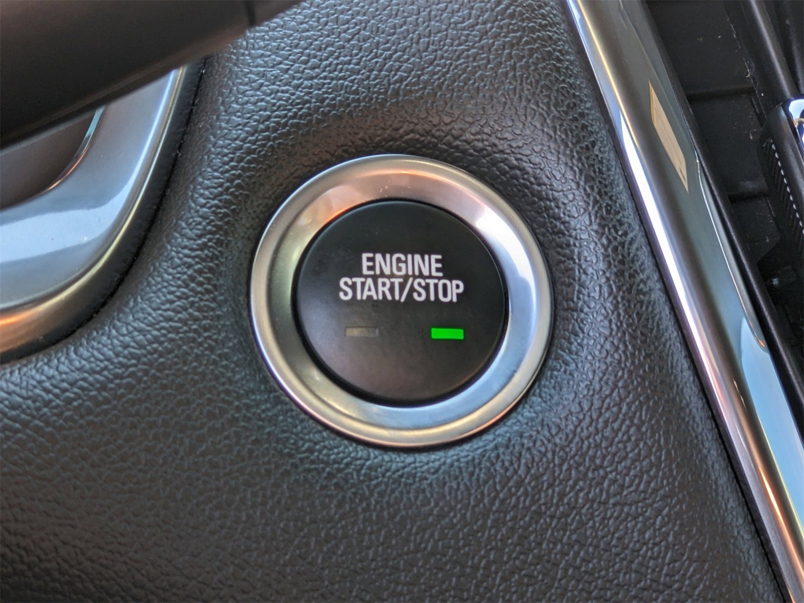 Used 2023 Chevrolet Traverse LT image 32