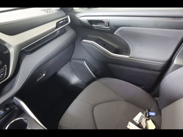 Used 2022 Toyota Highlander L image 19
