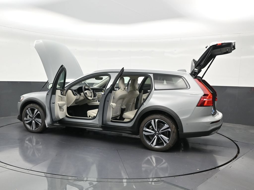 New 2026 Volvo V60 B5 Cross Country Plus w/ Protection Package Premier AWD/4WD image 33