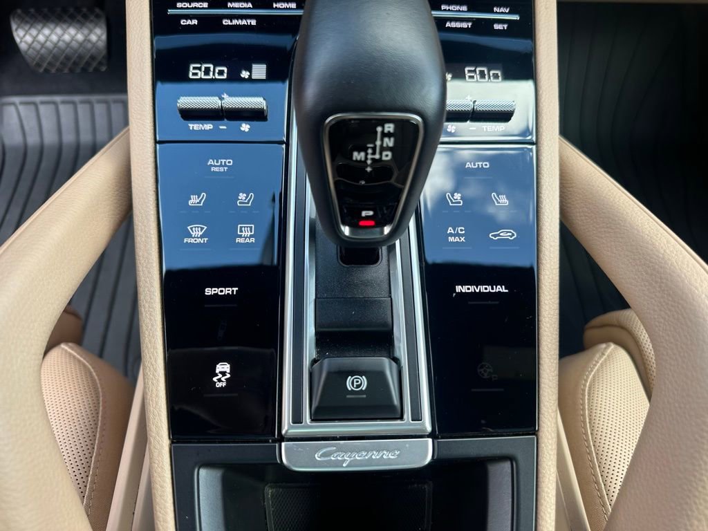 Certified 2023 Porsche Cayenne Platinum Edition image 26