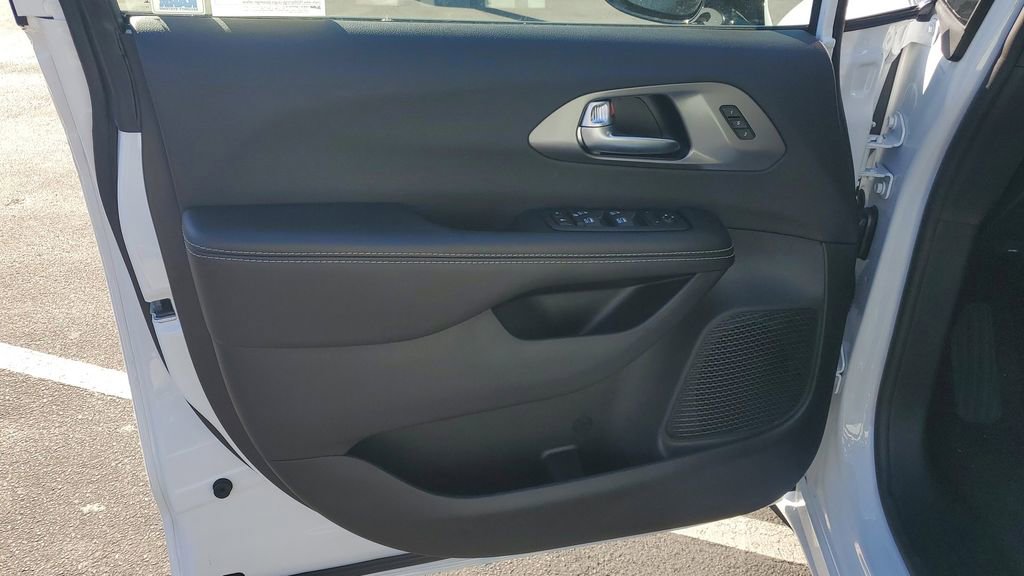 New 2026 Chrysler Pacifica Select image 20