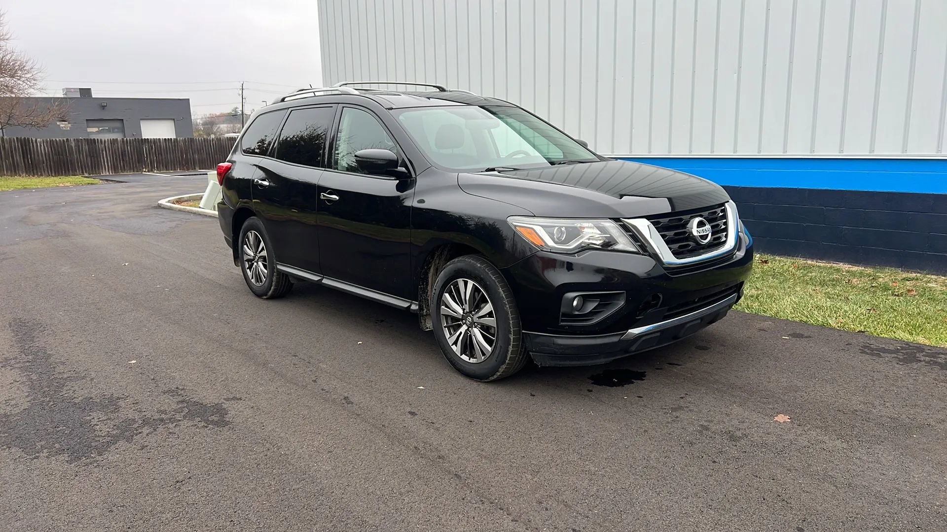 Used 2018 Nissan Pathfinder SL w/ Cargo Package image 3
