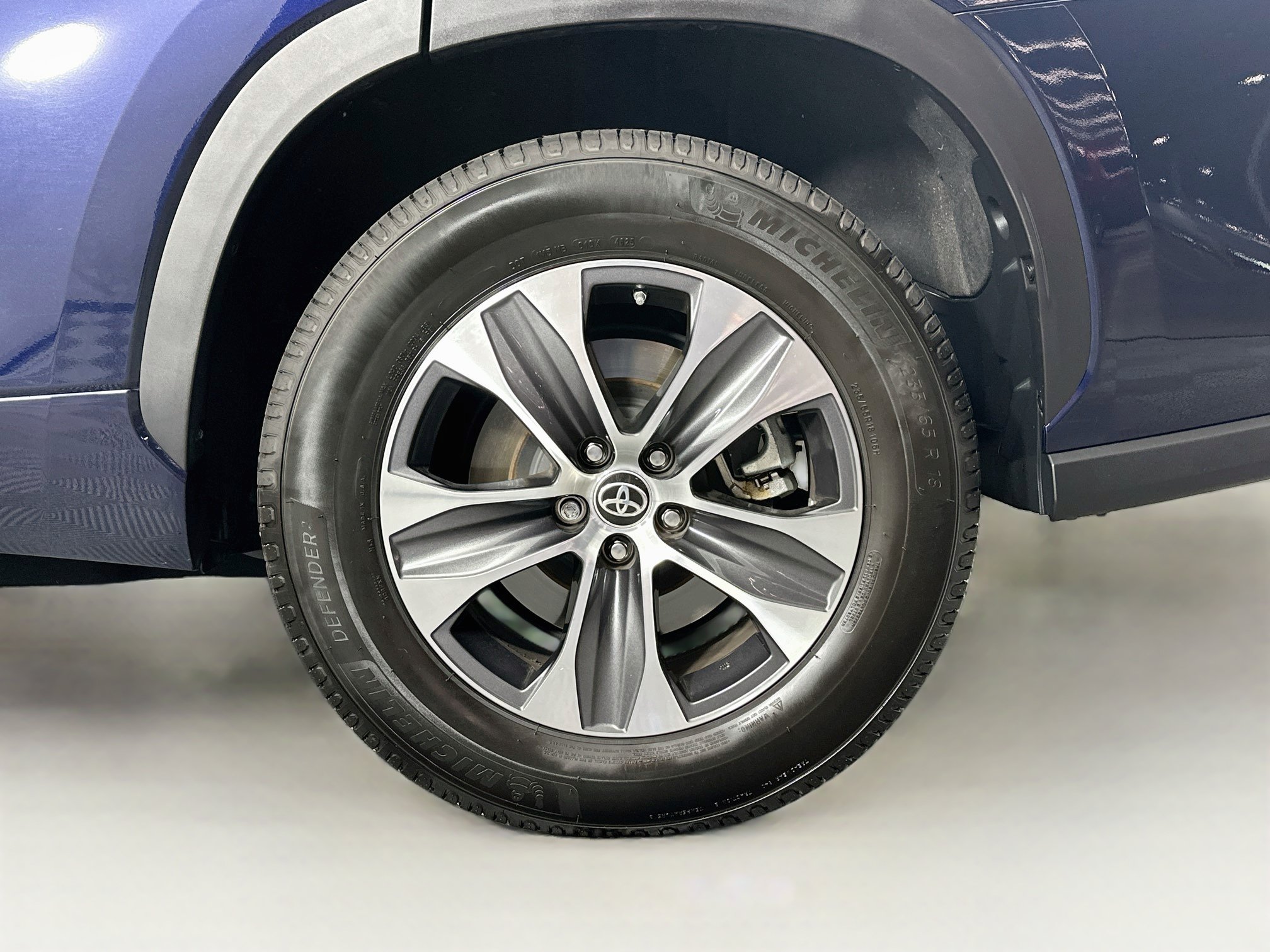 Used 2023 Toyota Highlander XLE FWD image 11