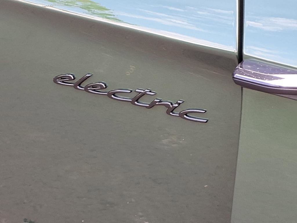 New 2025 Porsche Taycan image 35