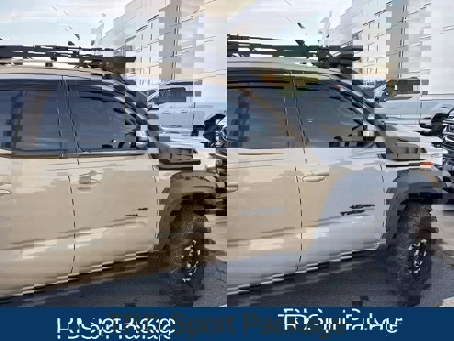 Used 2018 Toyota Tacoma TRD Sport image 4