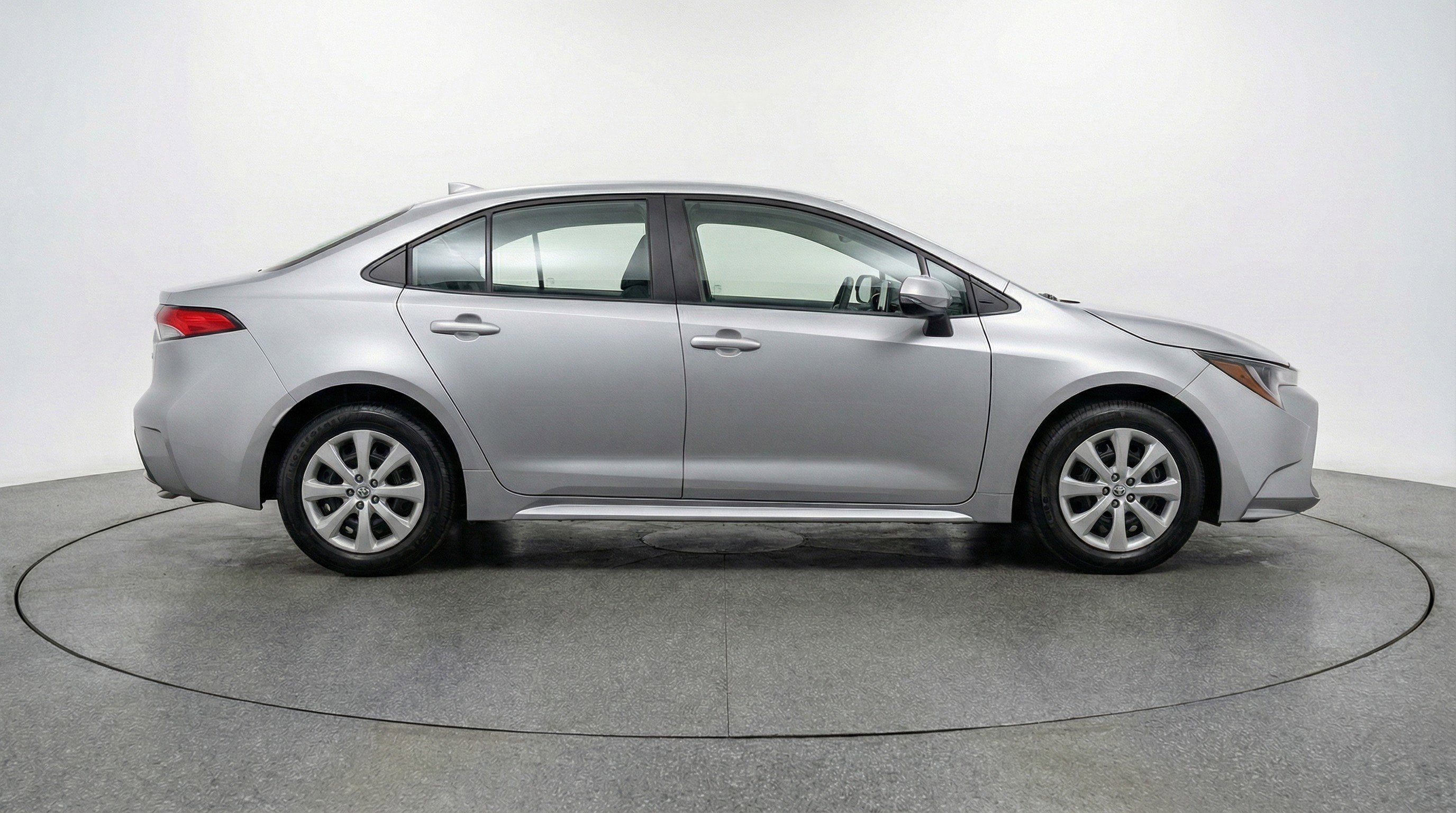Used 2025 Toyota Corolla LE FWD image 11