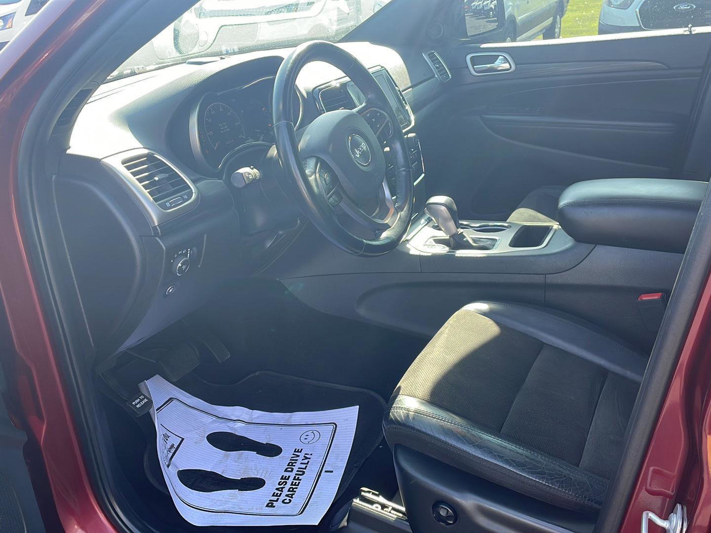 Used 2021 Jeep Grand Cherokee Laredo X AWD/4WD image 9