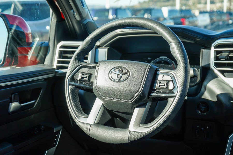 Used 2025 Toyota Sequoia Platinum AWD/4WD image 16
