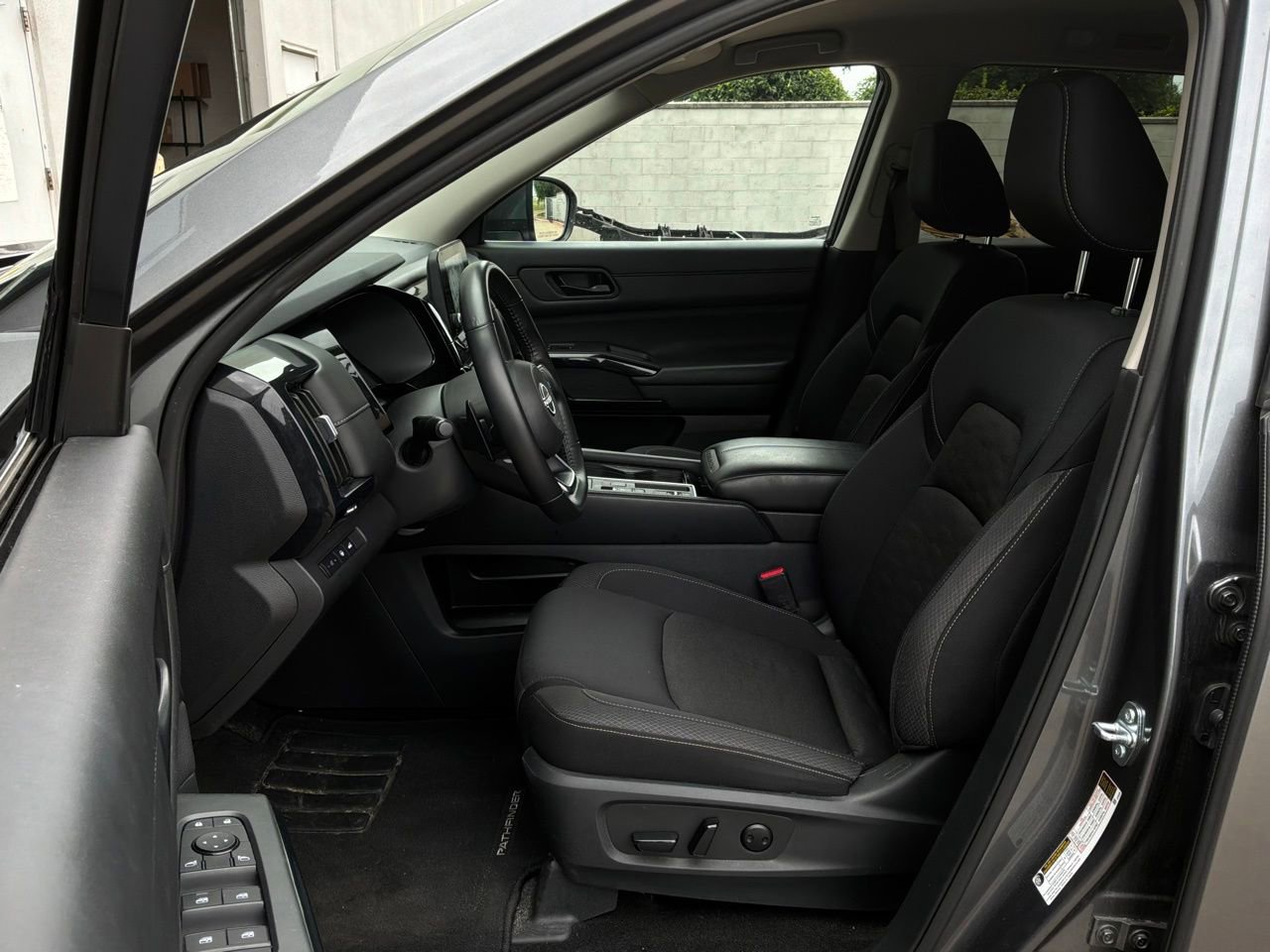 Used 2025 Nissan Pathfinder SV FWD image 9