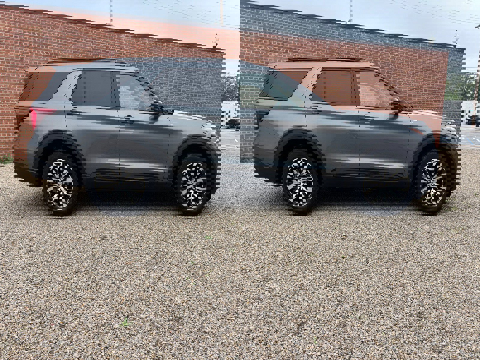 Certified 2025 Ford Explorer ST-Line image 2
