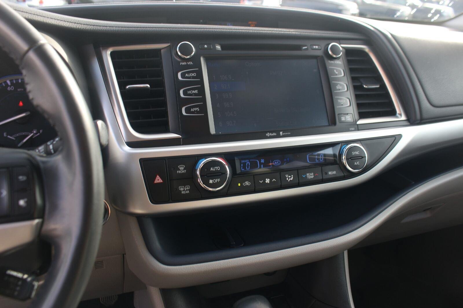 Used 2015 Toyota Highlander XLE FWD image 20