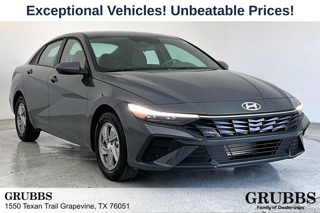 Used 2026 Hyundai Elantra SE FWD image 1