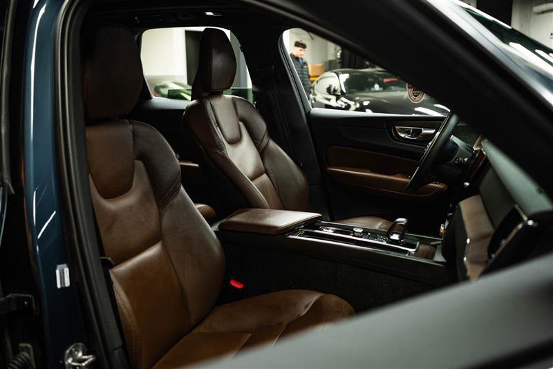 Used 2022 Volvo XC60 T8 Inscription image 15