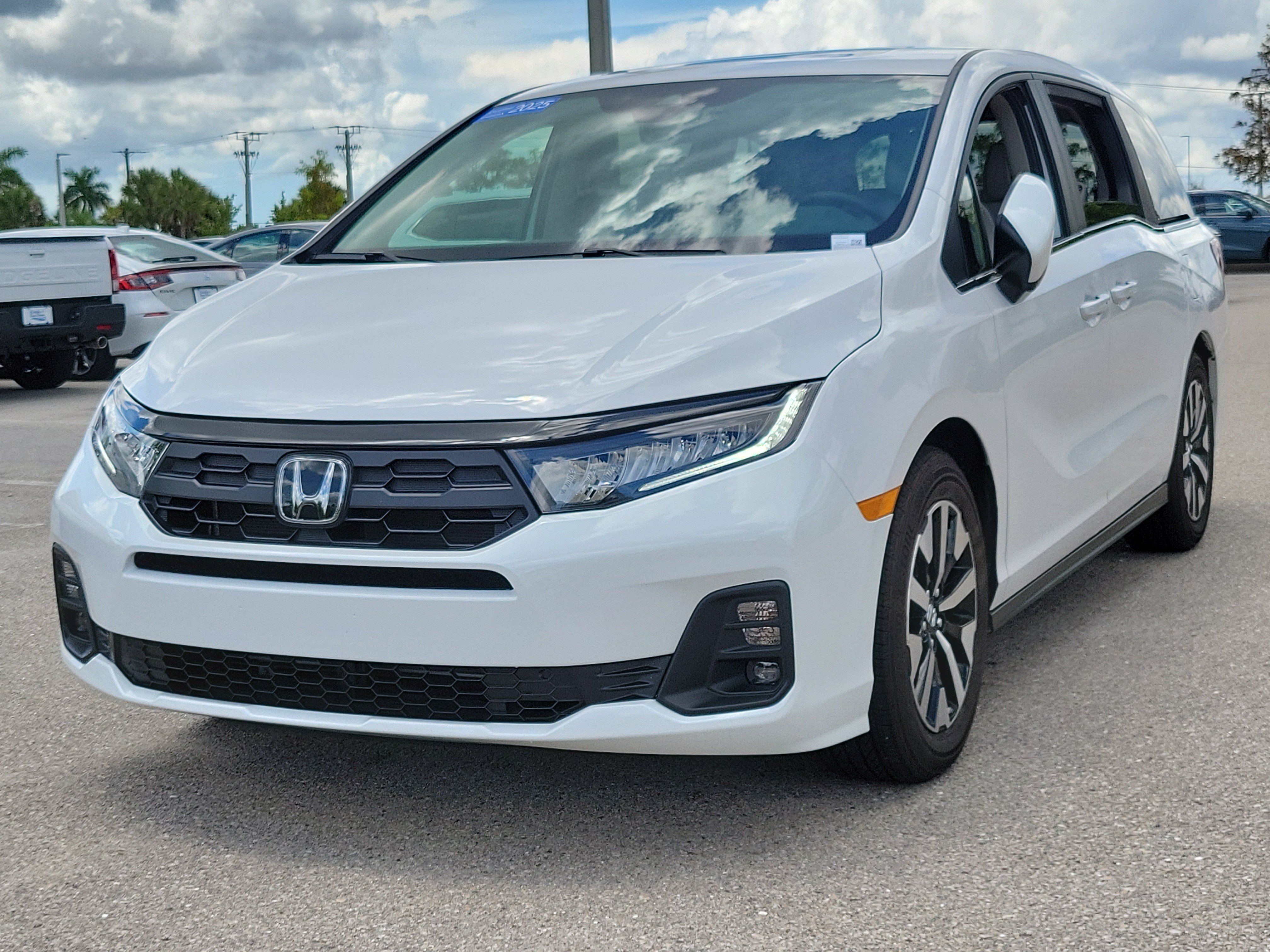 Certified 2025 Honda Odyssey EX-L image 3