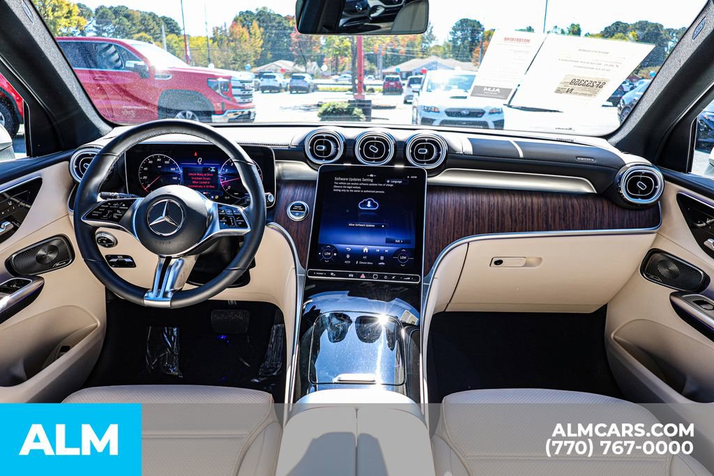 Used 2025 Mercedes-Benz GLC 300 4MATIC image 27
