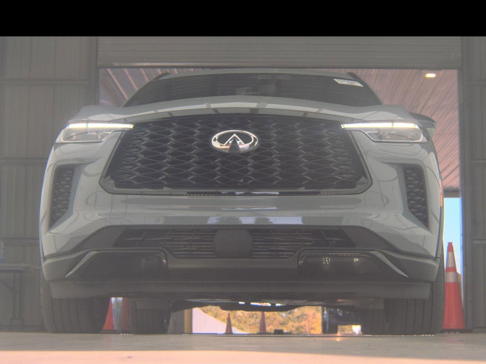 Certified 2025 INFINITI QX60 Luxe w/ Black Edition image 3