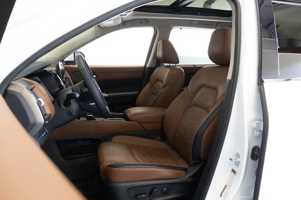 Used 2025 Nissan Pathfinder Platinum w/ Cargo Package FWD image 20