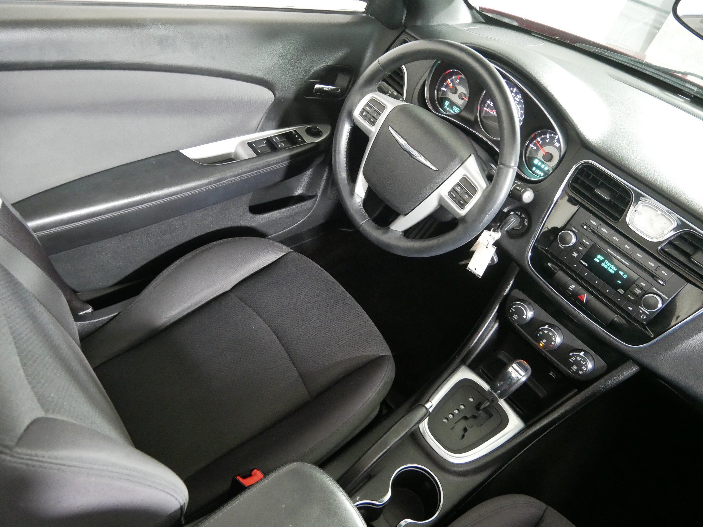 Used 2012 Chrysler 200 Touring FWD image 9