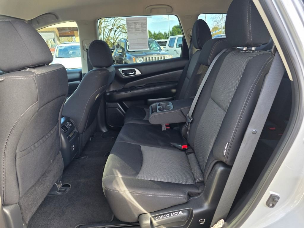 Used 2018 Nissan Pathfinder SV image 11