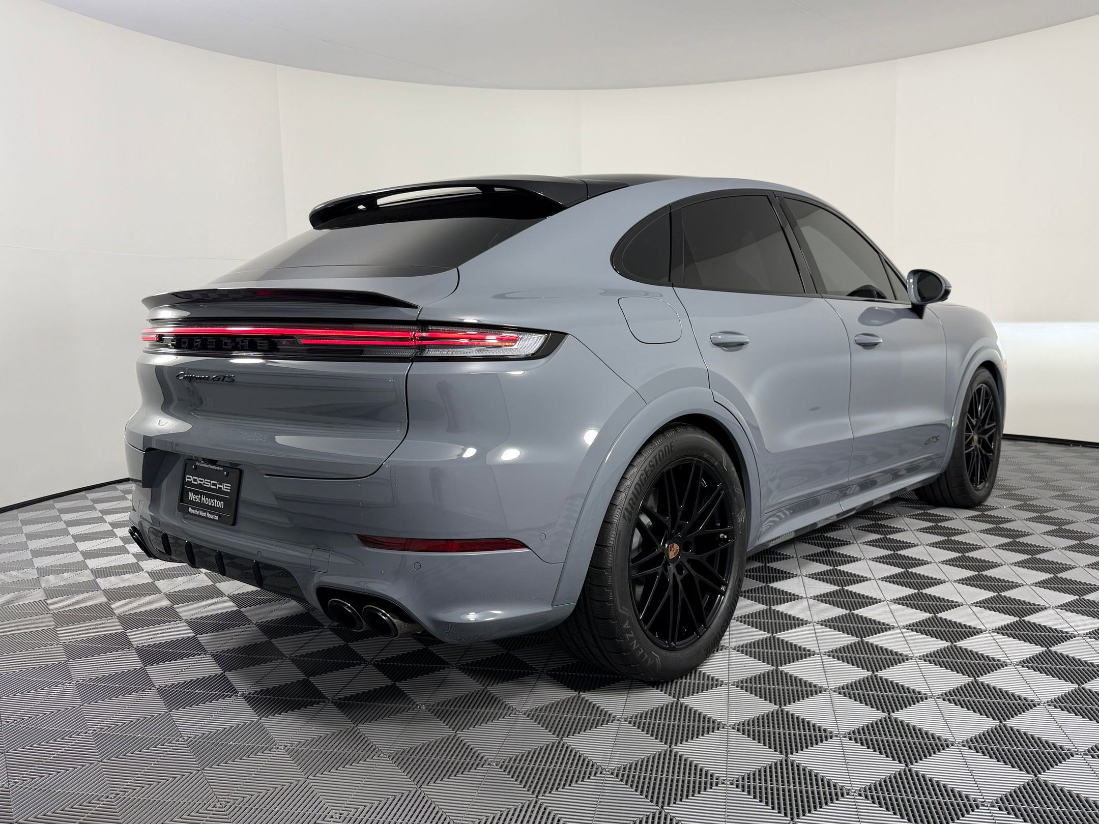 Certified 2025 Porsche Cayenne GTS image 9