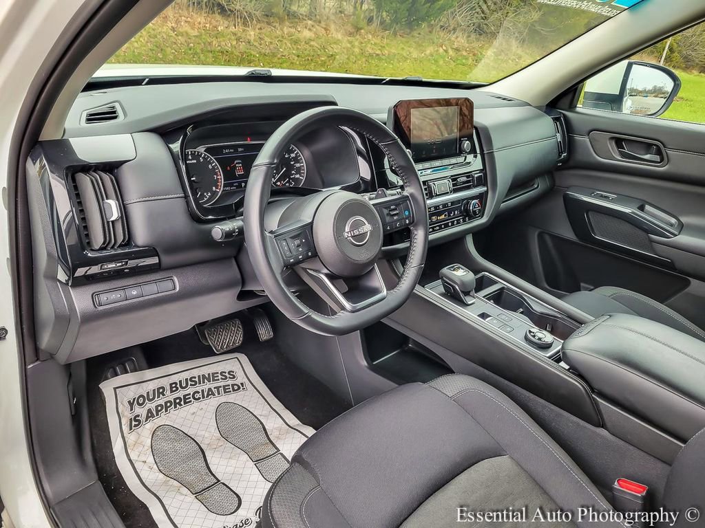 Used 2024 Nissan Pathfinder SV AWD/4WD image 9