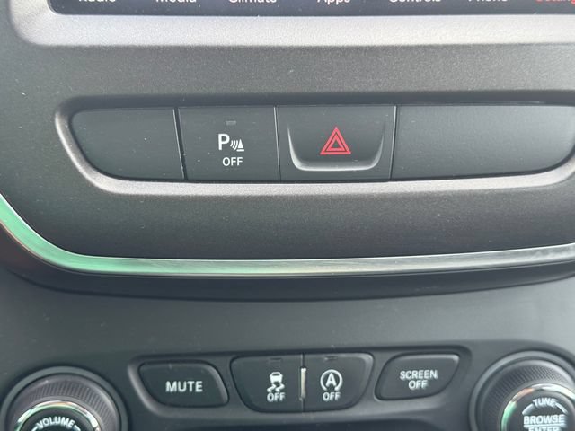 Used 2020 Jeep Cherokee Trailhawk w/ Cold Weather Group AWD/4WD image 34